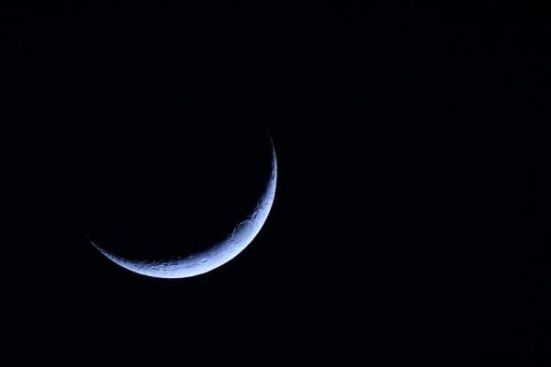 800px-crescent_moon-by-david-moug
